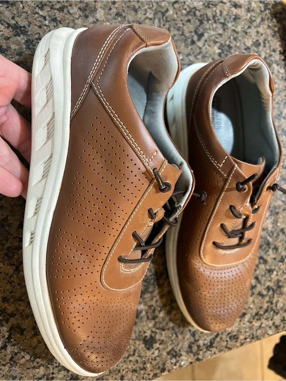 Boys Johnston and Murphy dress shoes size 5.5
